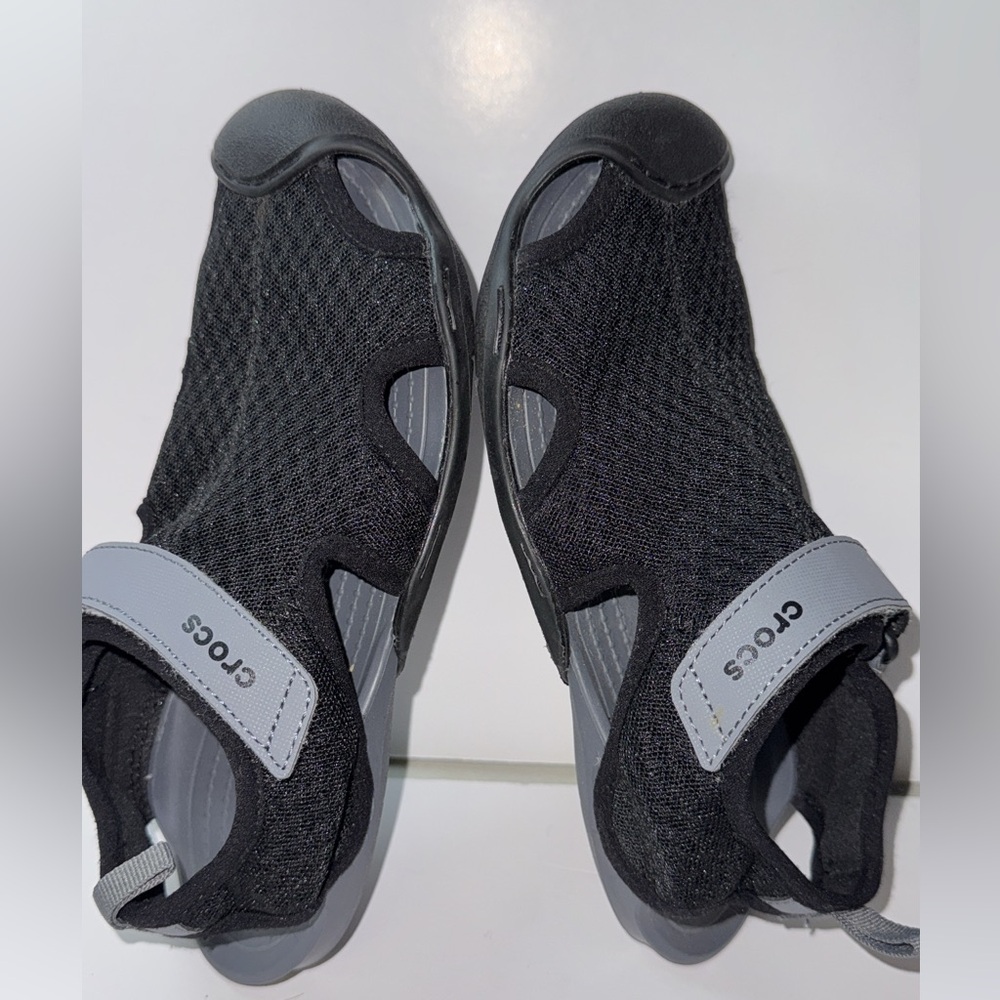 WOMENS Sz 5 CROCS WATER SHOES BLACK/GRAY COLOR